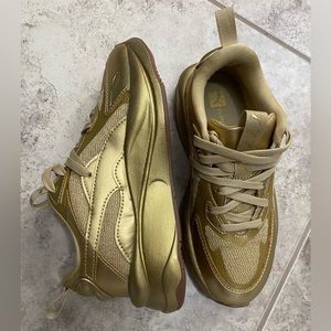 Gold Puma RSX runners (6) Like New
